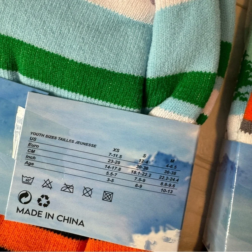 New Kids Performance Midweight Ski Socks Size Medium Size 4-6.5 Ages 10-13